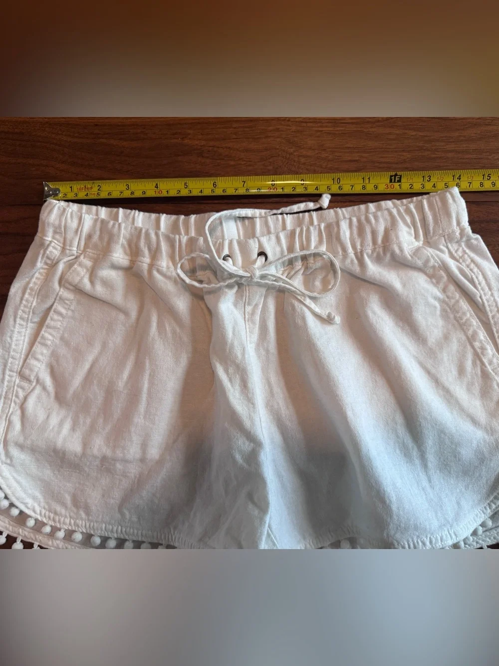 J Crew White Linen Pom Pom Shorts Sz XS in Great Condition, Adorable Booty Short